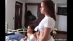 Hermanas adolescentes se follan a su hermano afuera