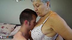 Agedlove granny savana follada con un palo muy duro
