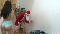 Kiana es follada por pervy santa