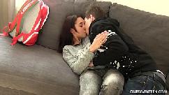 Adolescente cutie amanda se folla a su vecino cachondo