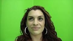 Sexy latina sabe perfectamente bien apretar una polla