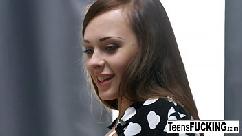 Katarina muti estira su culo con una polla