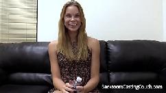 Linda rubia enculada y tragada de semen