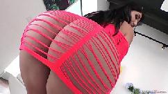 April dawn con curvas adora el sexo anal