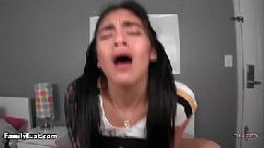 Latina adolescente se folla una gran polla