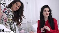 Darcia lee y mia evans cabalgan la gran polla de su jefe