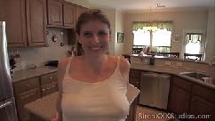 Esposa cornudo follada en la cocina