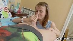 Extrem small sister quiere su primera cogida anal y su hermano ayuda
