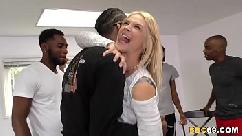 Sexo en grupo interracial con la puta anal sarah vandella
