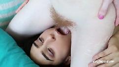La primera vez que las lesbianas layla y violet se lo ponen