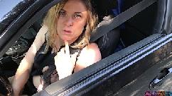 Milf lleva al hombre a casa y le da sexo
