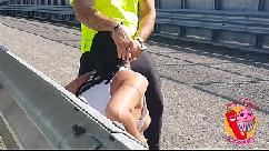 Ciclista a de turista en la calle