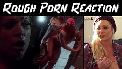 La chica reacciona al sexo bruto
