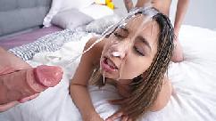 Juguete sexual asiático recibe el doble de polla y el doble de semen