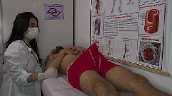 La enfermera se excita con la erección del paciente