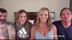 Las aficionadas desesperadas abby y misty se portan mal y se destrozan sus apretados coños de milf